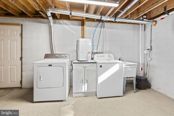 Interior, Utility Closets, Washer, Wooden Beams
