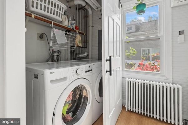 Interior, Utility Closets, Washer, Wood Texture Flooring