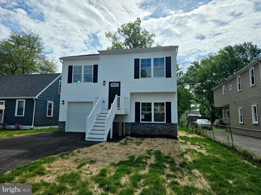 Attached, Exterior, Facade, Raised Ranch