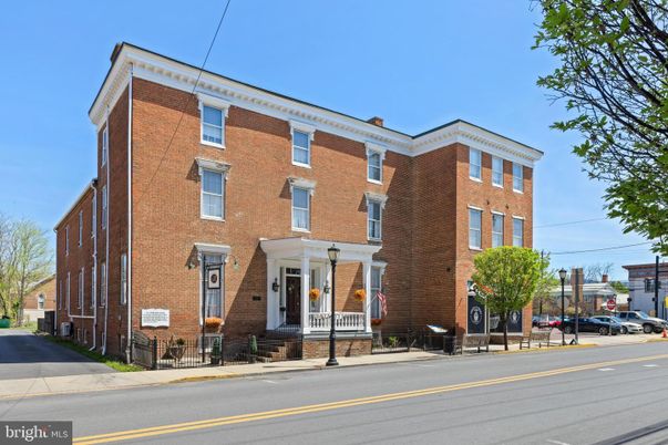 Exterior, Facade, Brick Facade, Rowhouse