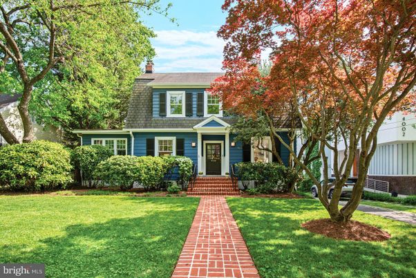Exterior, Facade, American Foursquare