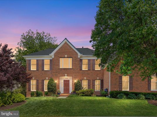 Exterior, Facade, Brick Facade, Georgian