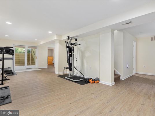 Fitness Equipment, Interior, Recessed Lighting, Wood Texture Flooring