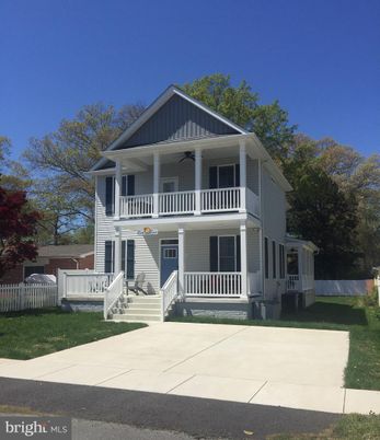 Exterior, Facade, Queen Anne Victorian