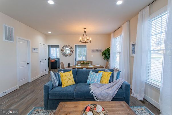 Chandelier, Dining room, Interior, Living room, Recessed Lighting, Wood Texture Flooring