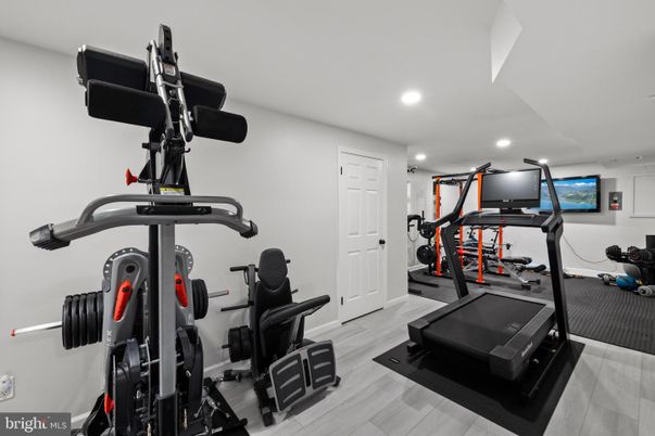Fitness Equipment, Interior, Recessed Lighting, Wood Texture Flooring