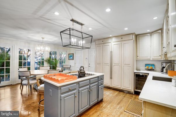 Chandelier, Dining room, Interior, Kitchen, Pendant Lights, Recessed Lighting, Wood Texture Flooring