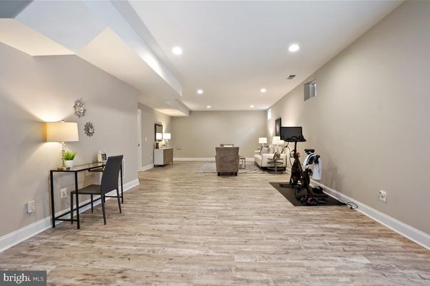 Fitness Equipment, Interior, Recessed Lighting, Wood Texture Flooring