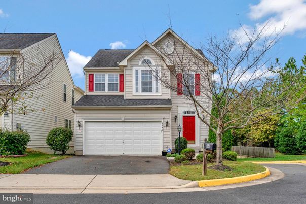 Attached, Exterior, Facade, Cape Cod