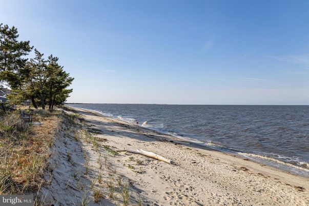 Exterior, Lake
