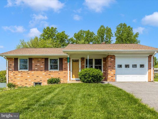 Attached, Exterior, Facade, Brick Facade, Ranch