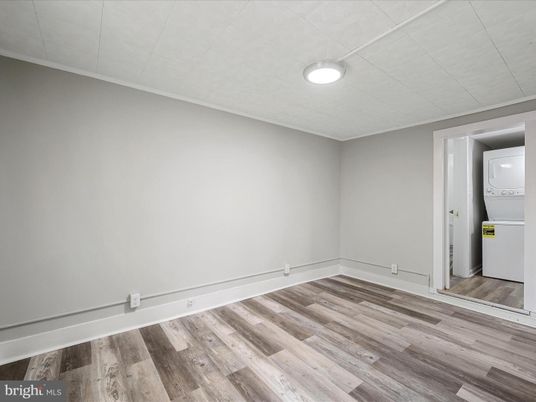 Empty room, Interior, Washer, Wood Texture Flooring
