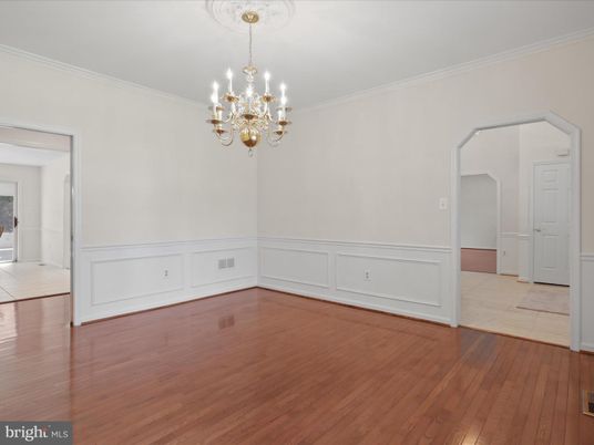 Chandelier, Empty room, Interior, Wood Texture Flooring