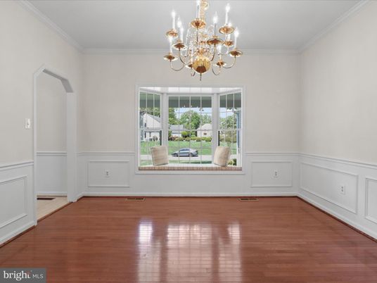 Chandelier, Empty room, Interior, Wood Texture Flooring