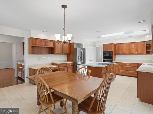 Dining room, Interior, Kitchen, Pendant Lights, Recessed Lighting, Stainless Steel Appliances