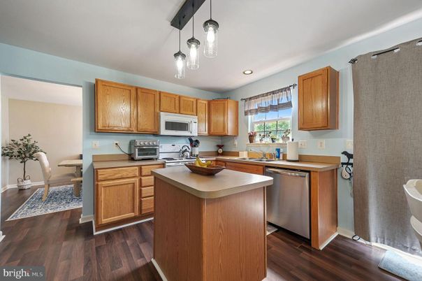 Dining room, Interior, Kitchen, Pendant Lights, Recessed Lighting, Wood Texture Flooring