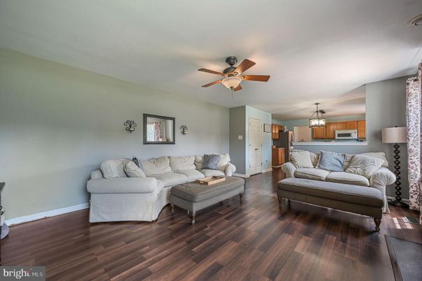 Interior, Kitchen, Living room, Pendant Lights, Wood Texture Flooring