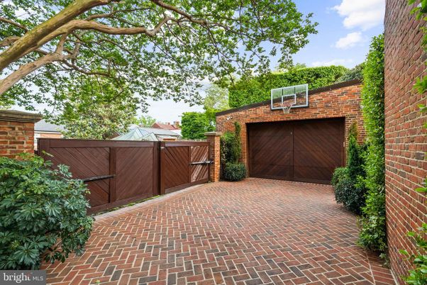 Detached Garage, Exterior