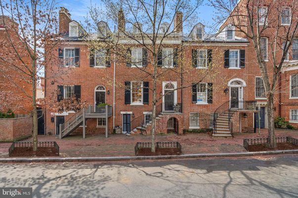 Exterior, Facade, Brick Facade, Georgian