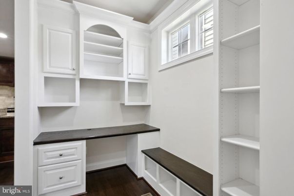Interior, Walk-in Closets, Wood Texture Flooring