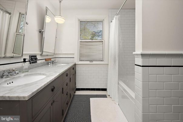 Bathroom, Dual Sink Vanities, Interior, Pendant Lights