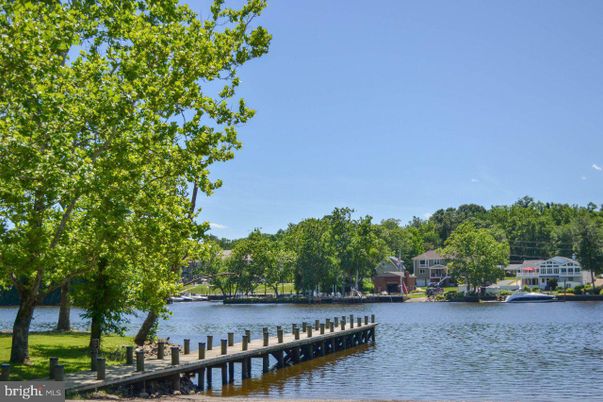 Exterior, Lake