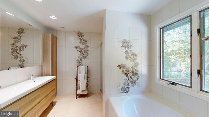 Bathroom, Interior, Recessed Lighting