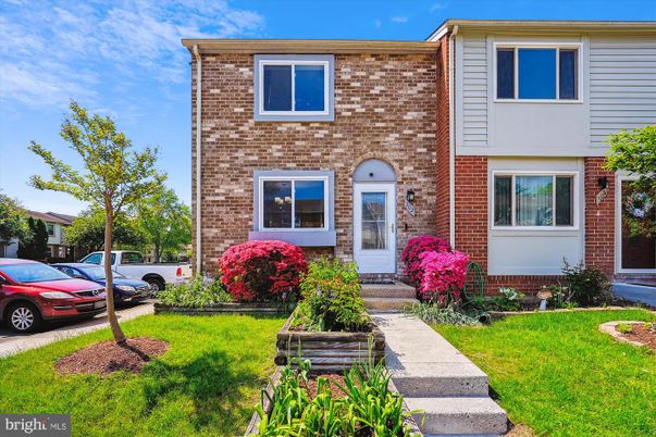 Exterior, Facade, Brick Facade, Rowhouse