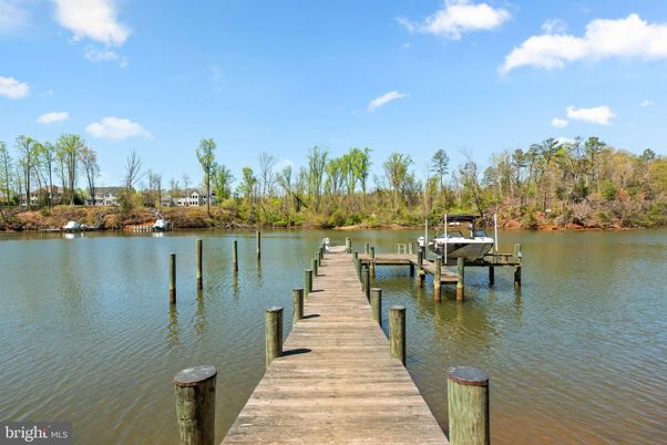 Exterior, Lake