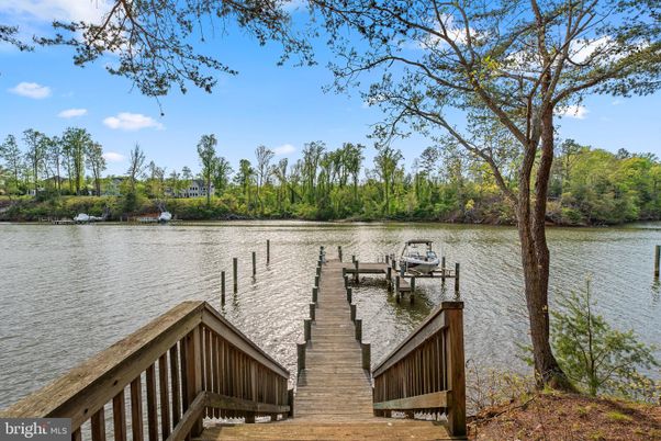 Exterior, Lake