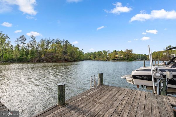 Exterior, Lake