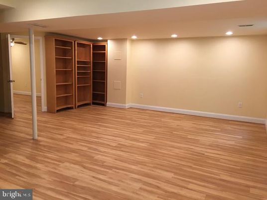 Empty room, Interior, Recessed Lighting, Wood Texture Flooring