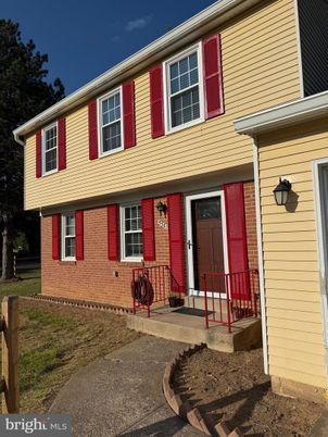 Exterior, Facade, Brick Facade, Raised Ranch