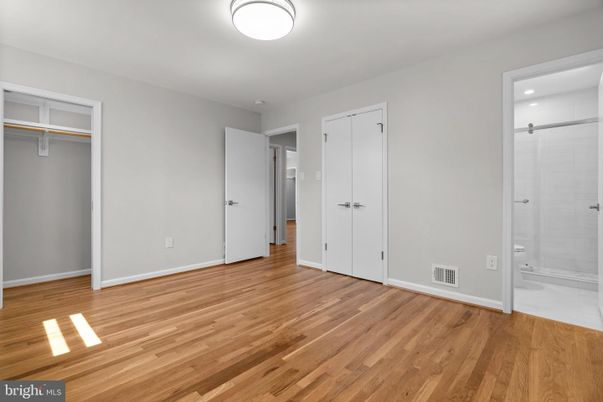 Bathroom, Empty room, Interior, Walk-in Closets, Wood Texture Flooring