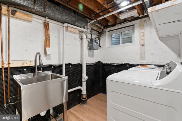 Interior, Washer, Wood Texture Flooring