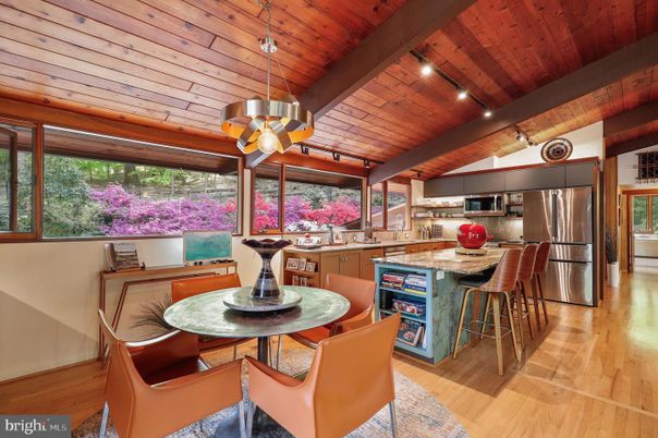 Chandelier, Dining room, Interior, Kitchen, Stainless Steel Appliances, Wooden Beams, Wooden Ceilings, Wood Texture Flooring