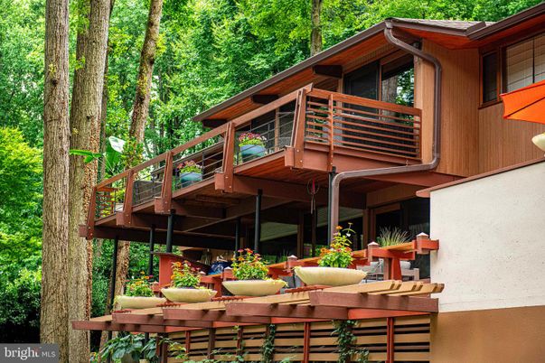 Exterior, Facade, Log Home