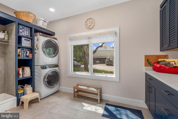 Interior, Recessed Lighting, Utility Closets, Washer