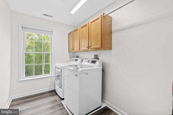 Interior, Washer, Wood Texture Flooring