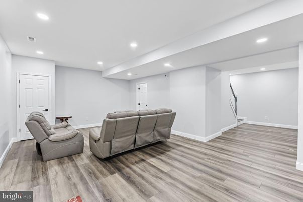 Interior, Living room, Recessed Lighting, Wood Texture Flooring