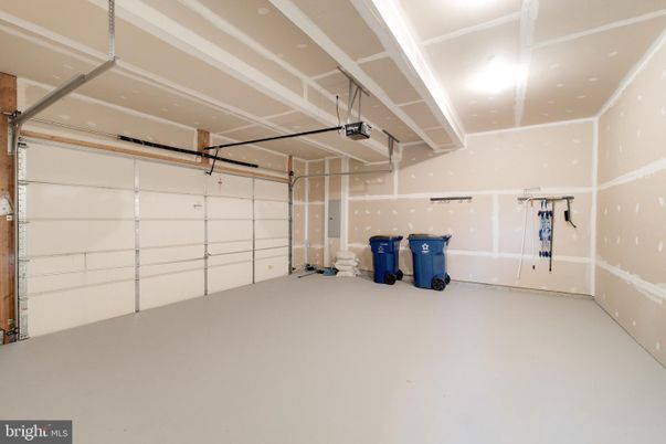 Garage, Interior