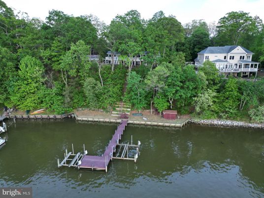 Exterior, Lake