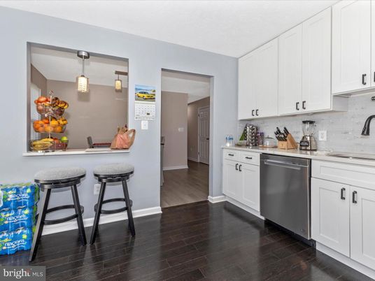Interior, Kitchen, Pendant Lights, Wood Texture Flooring