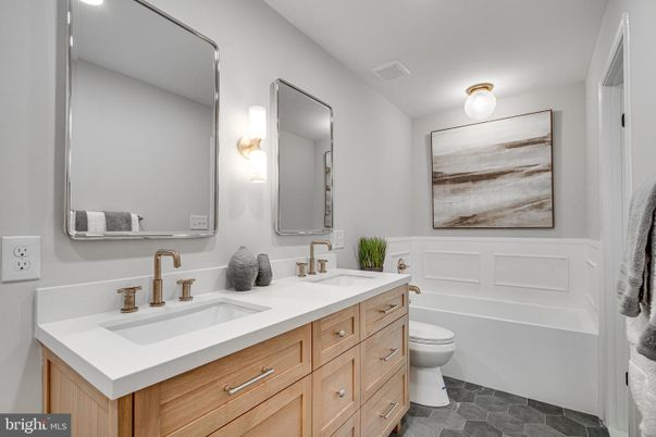 Bathroom, Dual Sink Vanities, Interior