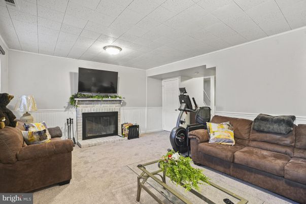 Fireplace, Fitness Equipment, Interior, Living room