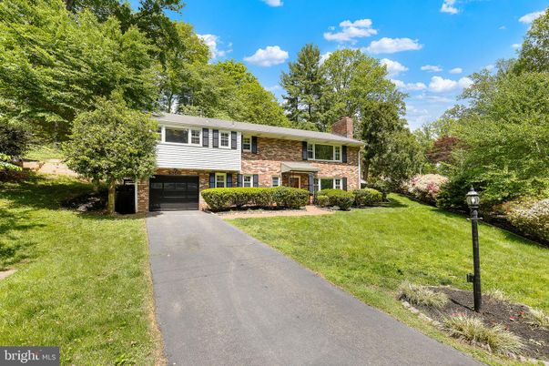Attached, Exterior, Facade, Brick Facade, Raised Ranch