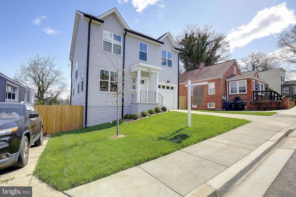 Exterior, Facade, Brick Facade, Farmhouse