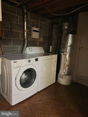 Interior, Utility Closets, Washer, Wood Texture Flooring