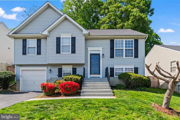 Attached, Exterior, Facade, Raised Ranch