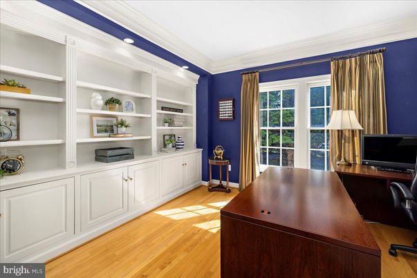 Home Office, Interior, Recessed Lighting, Wood Texture Flooring